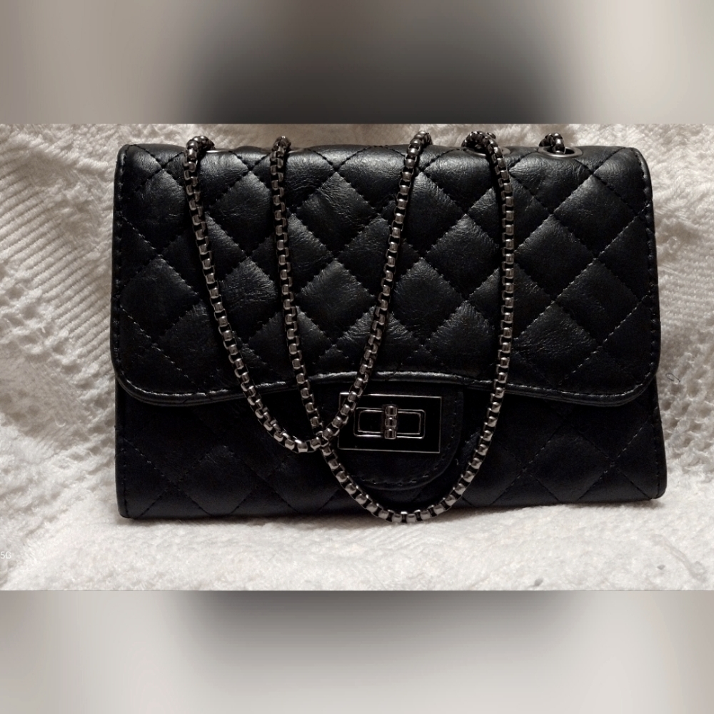 Luxurious black quilted bag